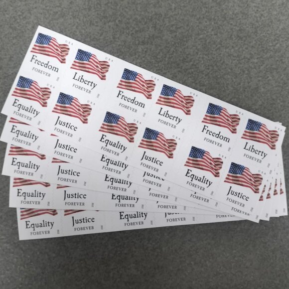 1000 forever stamps of 2012 Mail U.S.A. Flag Postage - Picture 1 of 5